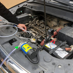 AIGMlSON battery clamps enable direct, tool-free power connection.