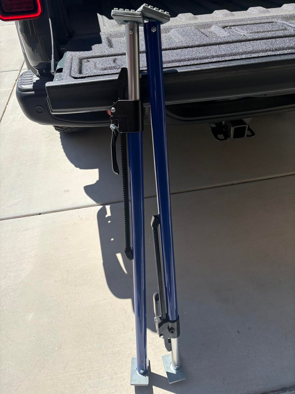ANLU LOAD cargo bar used as shelf divider to maximize storage