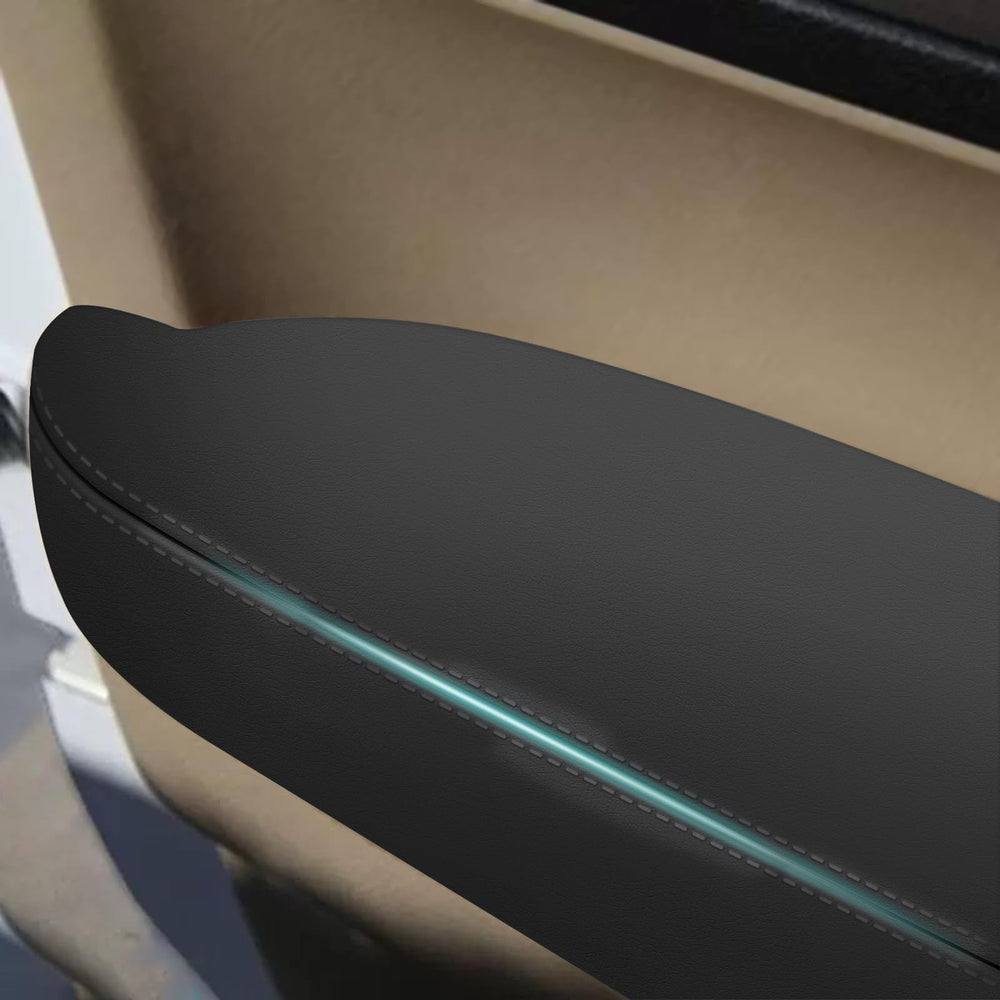 AOMSAZTO refreshed interior with new look on CR-V door armrest.