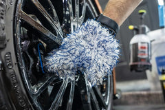 Autofiber Wheel Paw mitten with ergonomic grip improves control during cleaning.