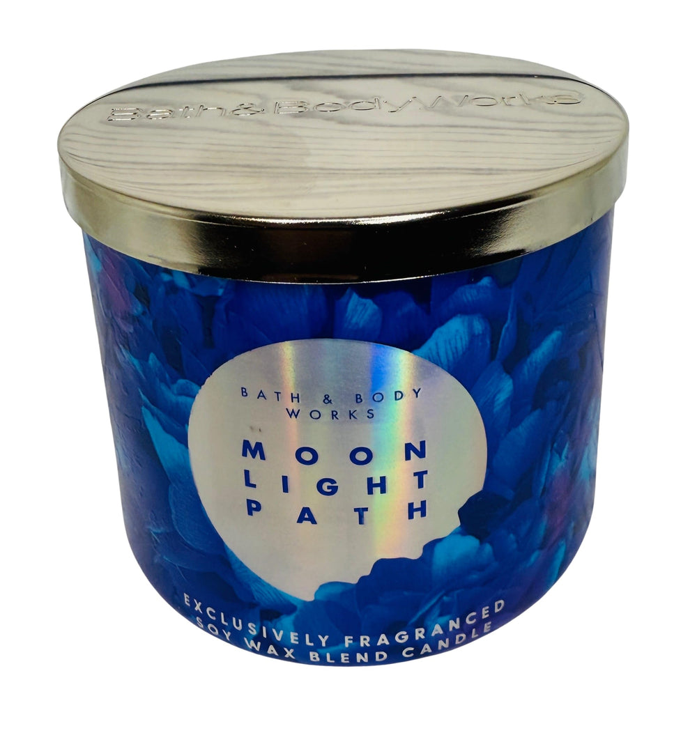 Bath and Body Works Moonlight Path cap closeup for reliable flame and mood setting.