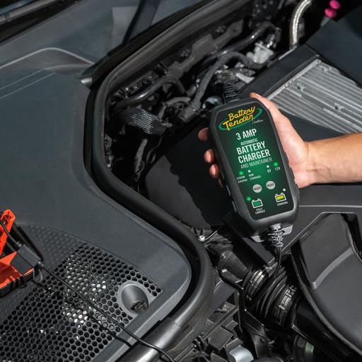 Battery Tender 3A LED status indicator showing charging progress and safe operation.