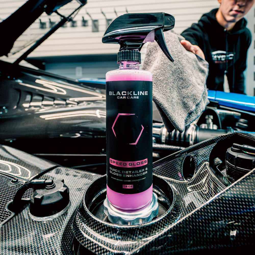 Blackline Speed Gloss ready-to-use formula keeps quick detailing convenient anywhere.