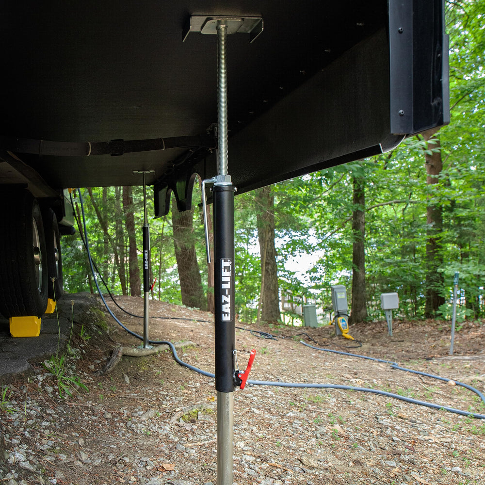 Camco Eaz-Lift height-adjustment quick-release pin for fast setup.