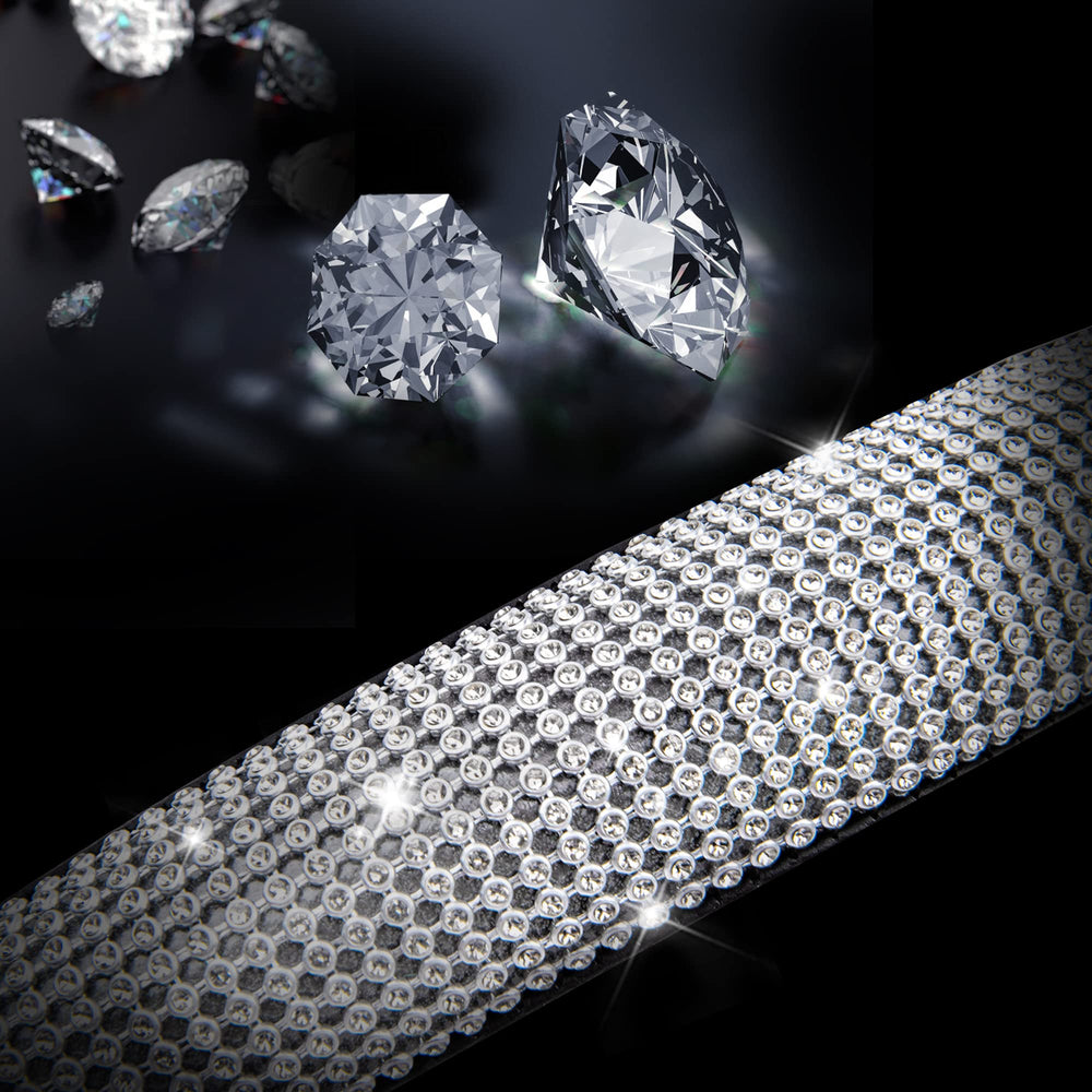 CAR PASS silver crystal rhinestones decorate the steering cover while maintaining a comfortable grip.