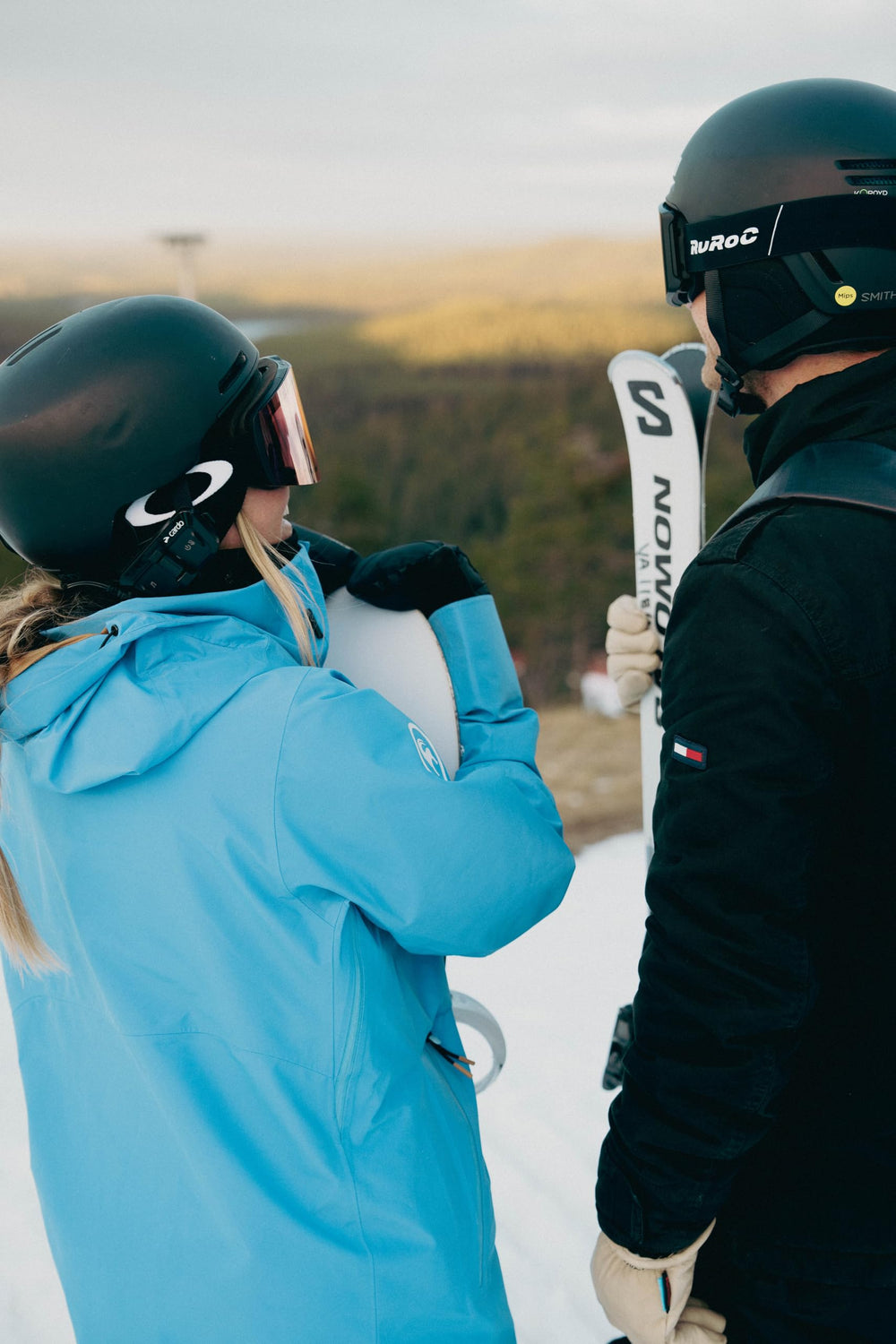 Cardo Packtalk Outdoor intercom supports up to 15 riders for group rides.