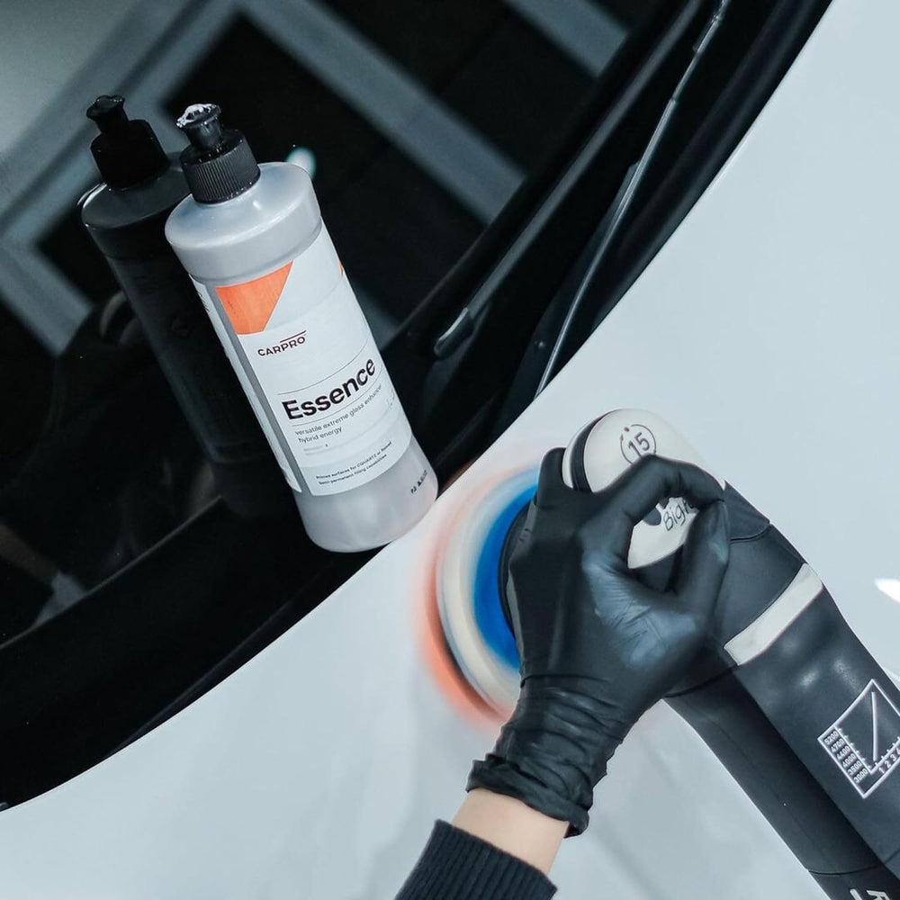 CARPRO Essence SiO2-protection layer on paint suggests durable gloss shield