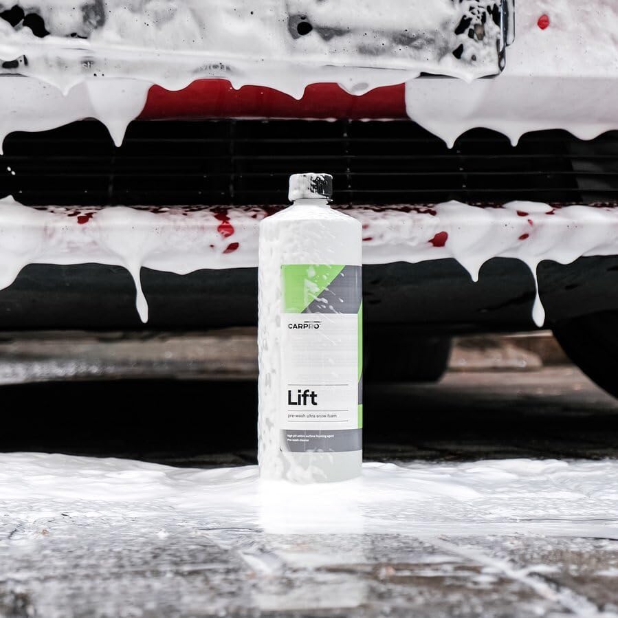 CARPRO Lift rinsing action shows easy removal of softened grime.