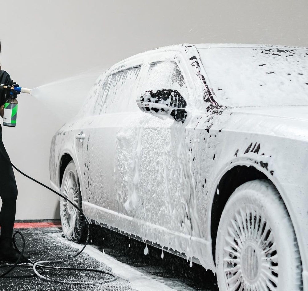 CARPRO Reset surface close-up gloss demonstrates safe interaction with coatings