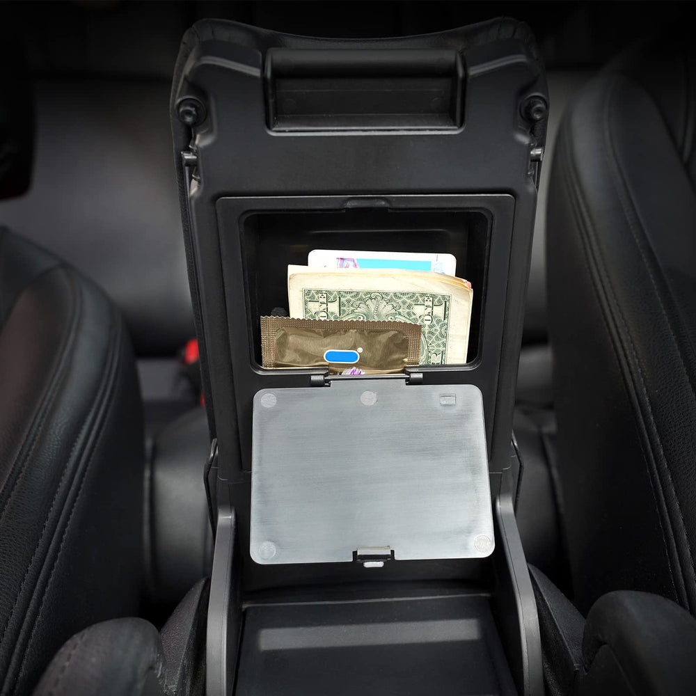 CarQiWireless durable ABS material withstands daily use in the Civic interior