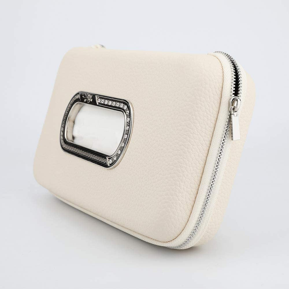 Cartisen large-capacity tissue holder fits standard towels neatly.