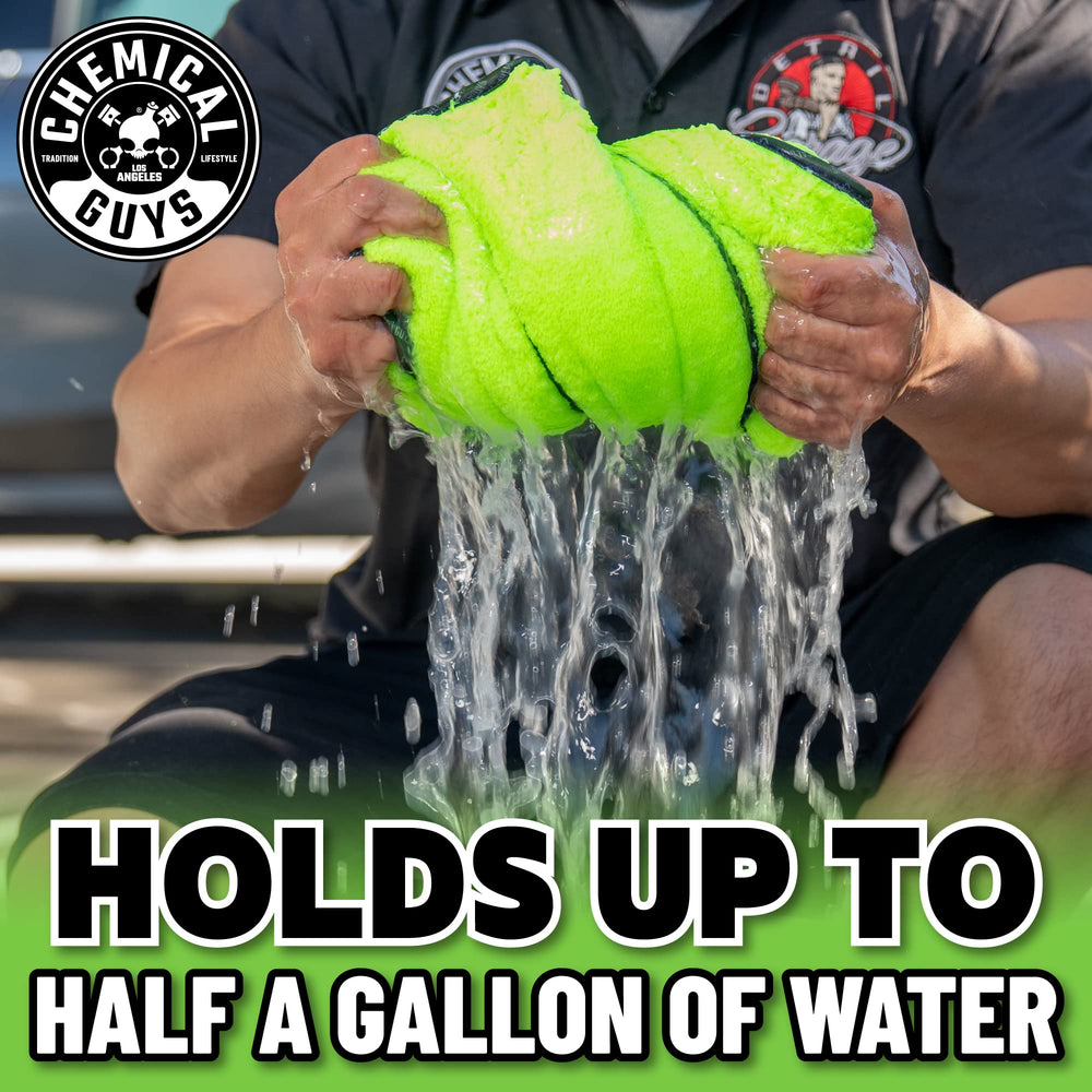 Close-up of Chemical Guys microfiber strands soaking water quickly with minimal streaks.