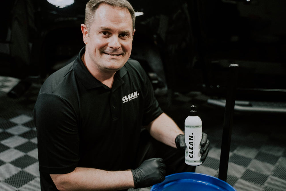 CLEAN. Shampoo foamy lather in action with high lubrication for gentle washing