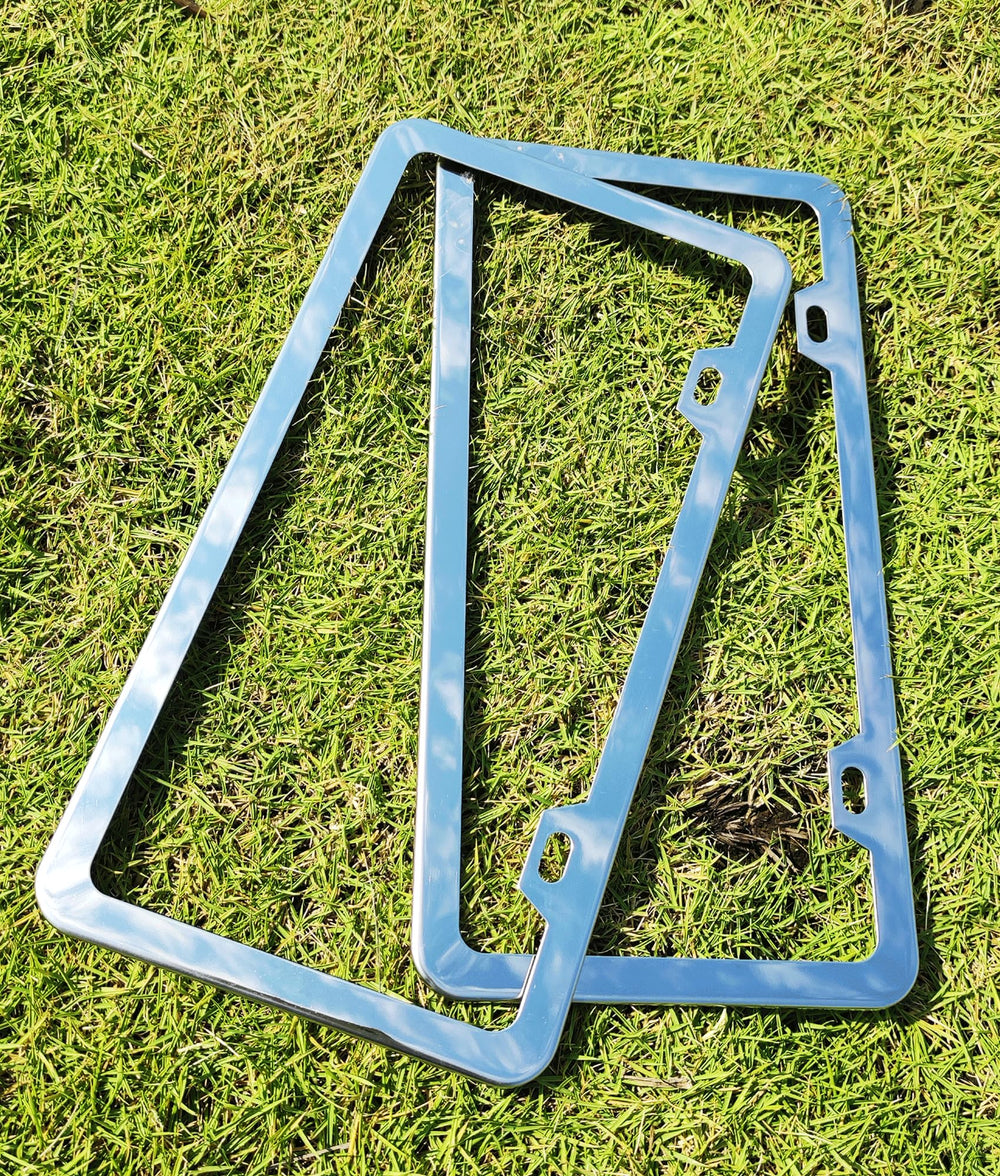 Deselen license frame installation kit with screws and caps for easy setup