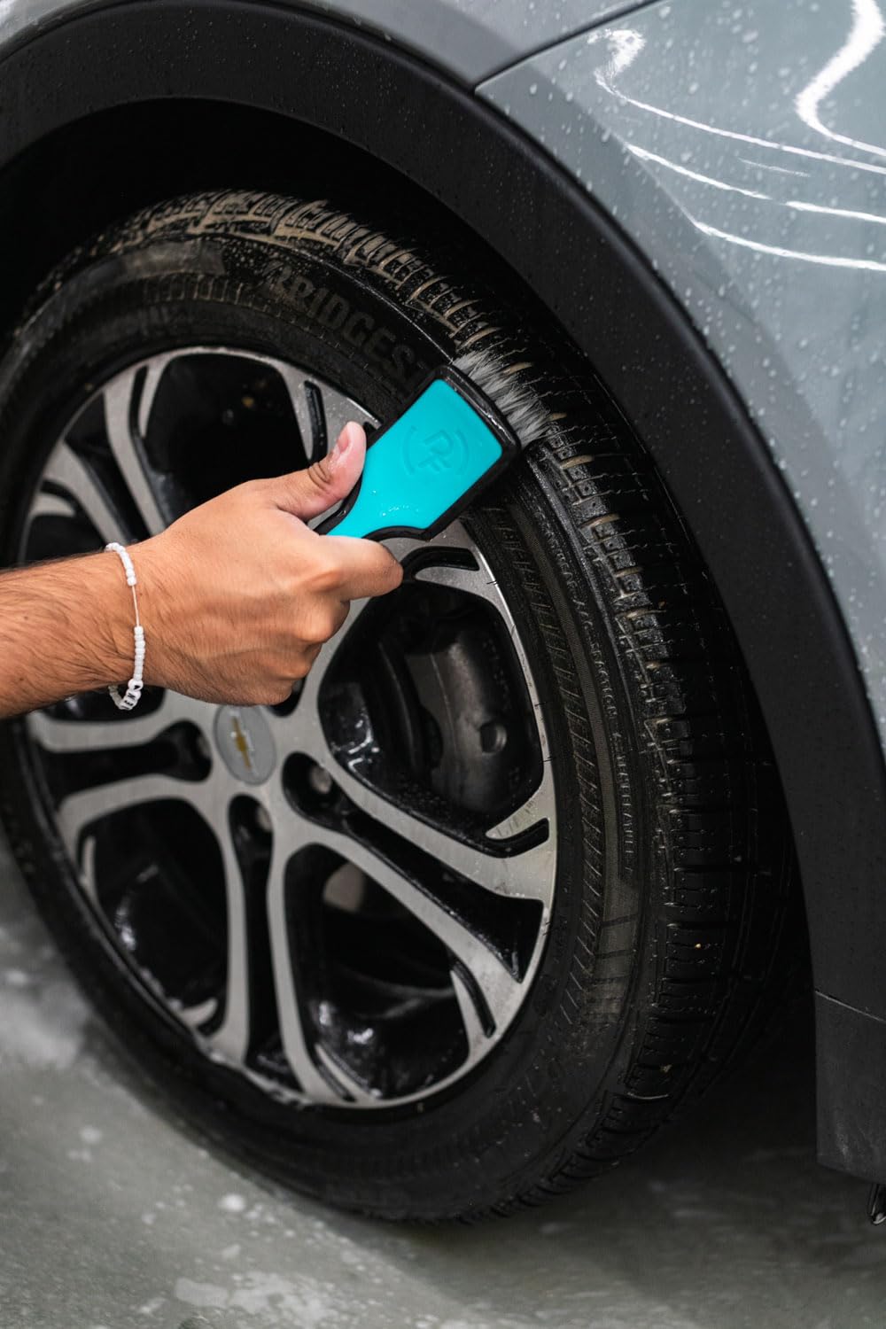 Detail Factory rubberized head protects delicate wheel finishes during scrubbing.