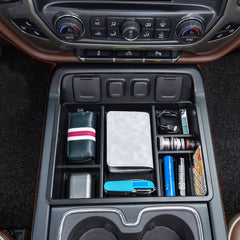EDBETOS lower layer provides discreet space for valuables and gadgets.