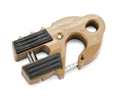 Factor 55 closed-system shackle mount demonstrates fast hook-up on rugged trails