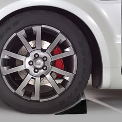 Fasmov triangular-design wheel chock makes positioning quick and stable.