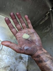 Fast Orange Xtreme removes adhesives and tar from hands with advanced cleaning.