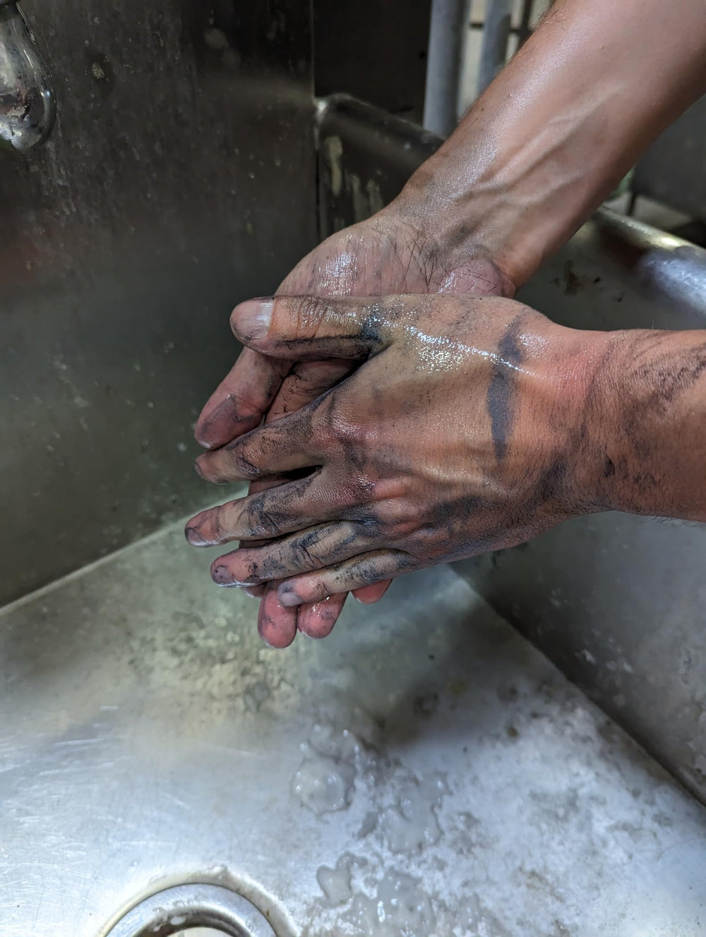 Fast Orange Xtreme odor elimination neutralizes gasoline and oil odors on skin.
