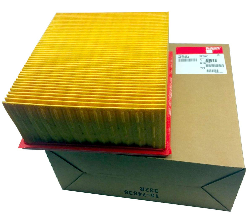 Fleetguard AF27684 panel air filter packaging box showing compact dimensions