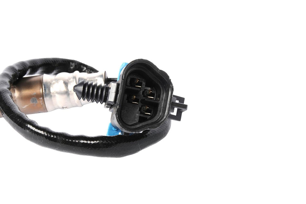 GM Genuine Parts 12665061 heated oxygen sensor installation view supports reliable engine feedback.
