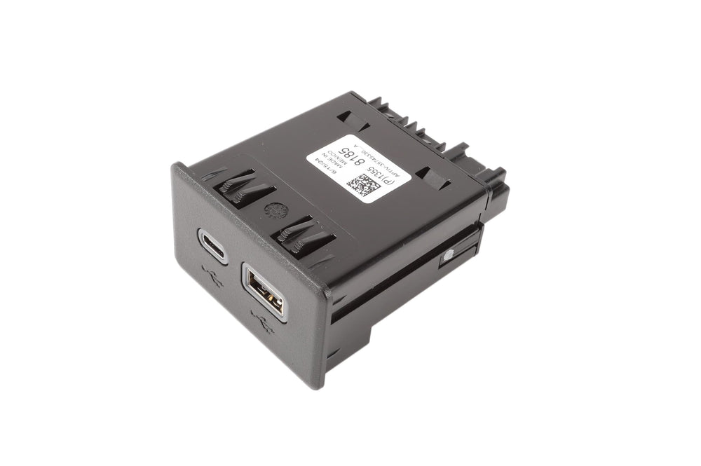 GM Genuine Parts 13558185 USB 2-Port Receptacle front view, OEM fit