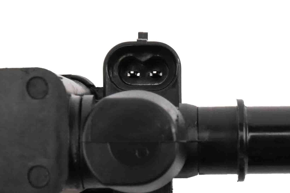 GM Genuine Parts 25950499 valve with detailed specifications on the label