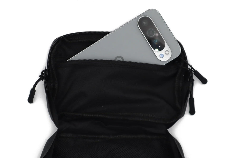 Havoc Racing Bar Bag interior pockets keep goggles, phone, and tools organized.