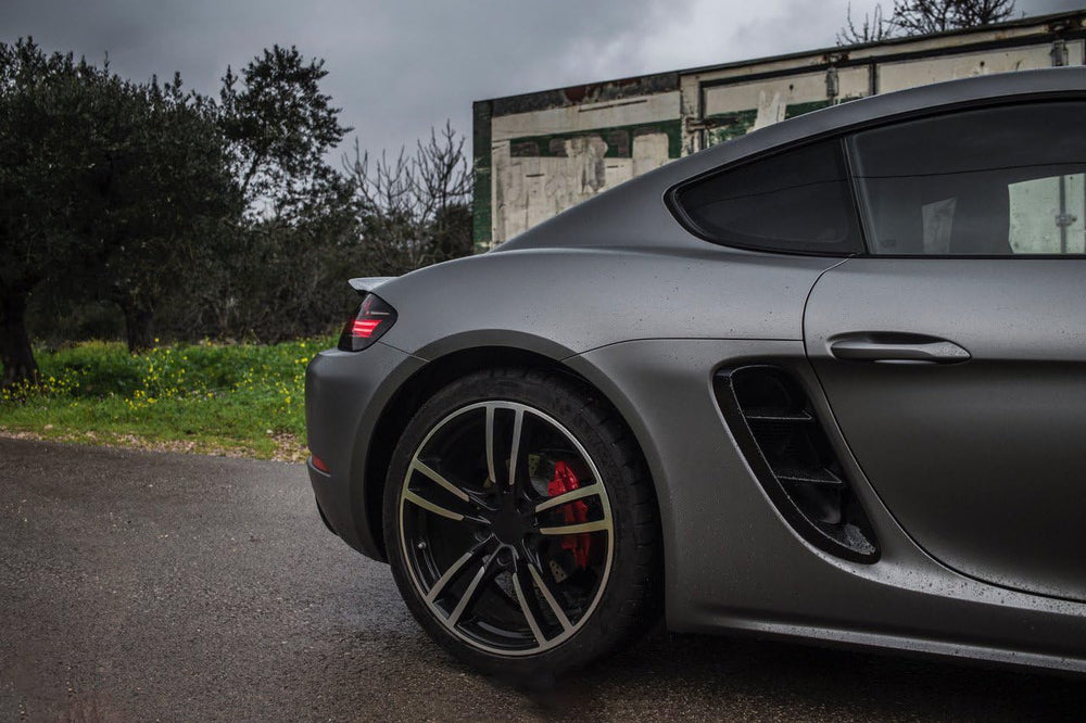 Heinaroman charcoal-grey wrap on vehicle side highlighting seamless contour fit.
