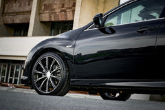 Heinaroman scratch-protection layer helps guard against scuffs.