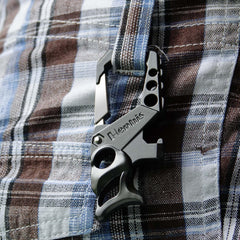 Hephis carabiner keychain with matte finish provides secure attachment and slip resistance.