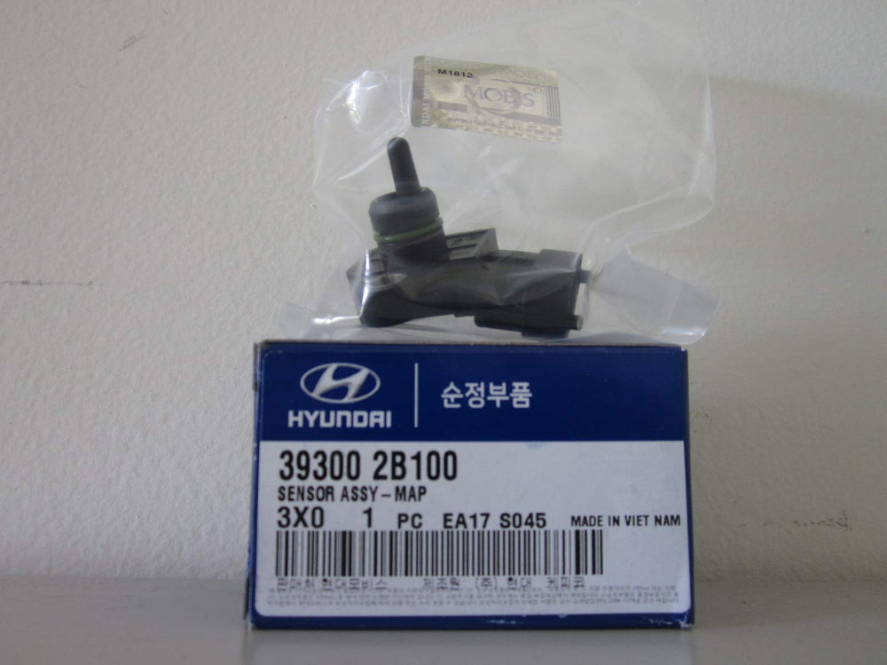 Hyundai MAP sensor assembly front view shows OEM fit and precise alignment.