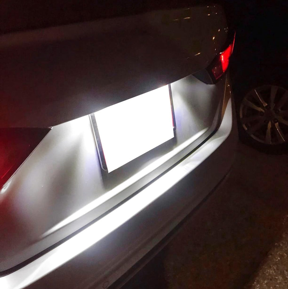 iJDMTOY nighttime glow enhances rear plate readability.