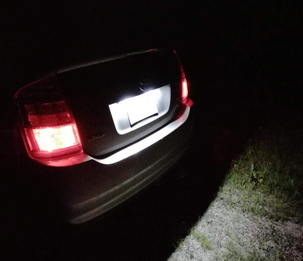 iJDMTOY license light for Prius 2001-2003 improves visibility and readability.