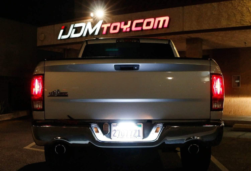 iJDMTOY tilt-rotatable lightbar focuses light on the plate or rear area
