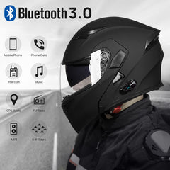 ILM 902BT PRO side view highlighting intercom for group rides