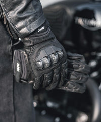 ILM GRC01 gloves with outer stitch seams to reduce pressure points