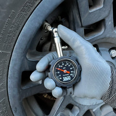 JACO Deluxe Gauge swivel chuck enables quick alignment during checks
