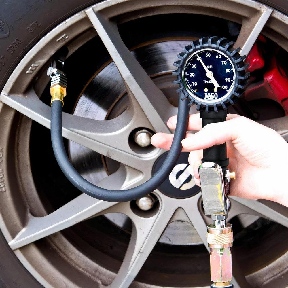 21-inch hybrid hose on the FlowPro offers flexible reach around tires