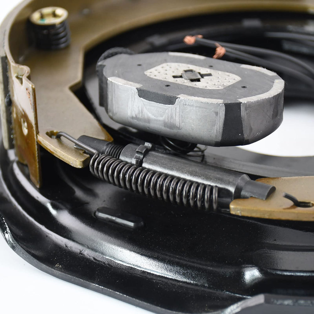 JADODE on-trailer use image illustrates travel-ready braking solution.