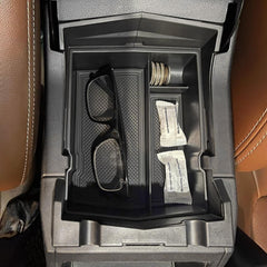 JKCover Forester 2019 assembly image highlighting color-matched, contour-fit edges.