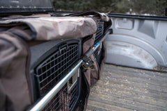 KEEPER cargo bar with large rubber grips protects surfaces during hauls.