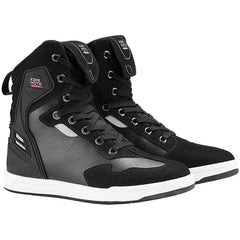 KEMIMOTO motorcycle shoes showing anti-tangle laces pocket for snag-free shifting.