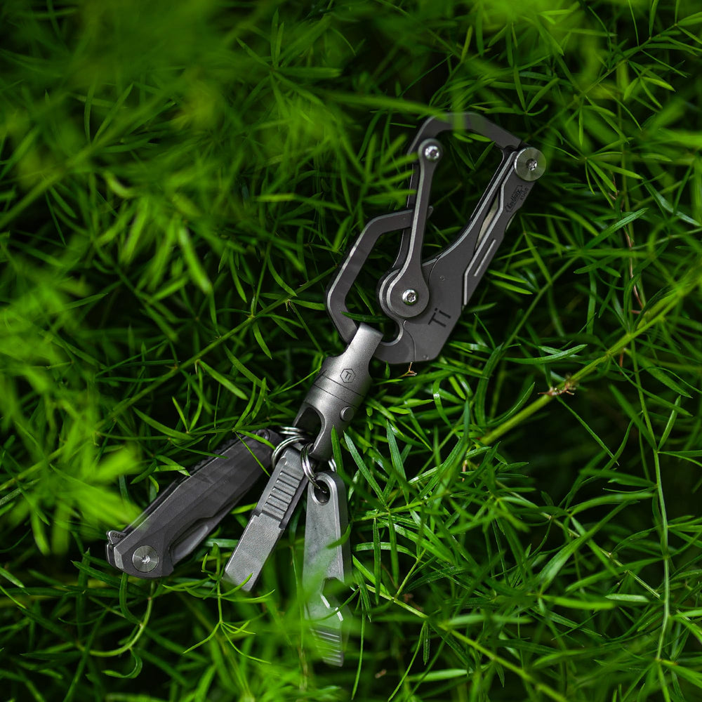 KeyUnity KA48 holds USB drives securely for quick access.