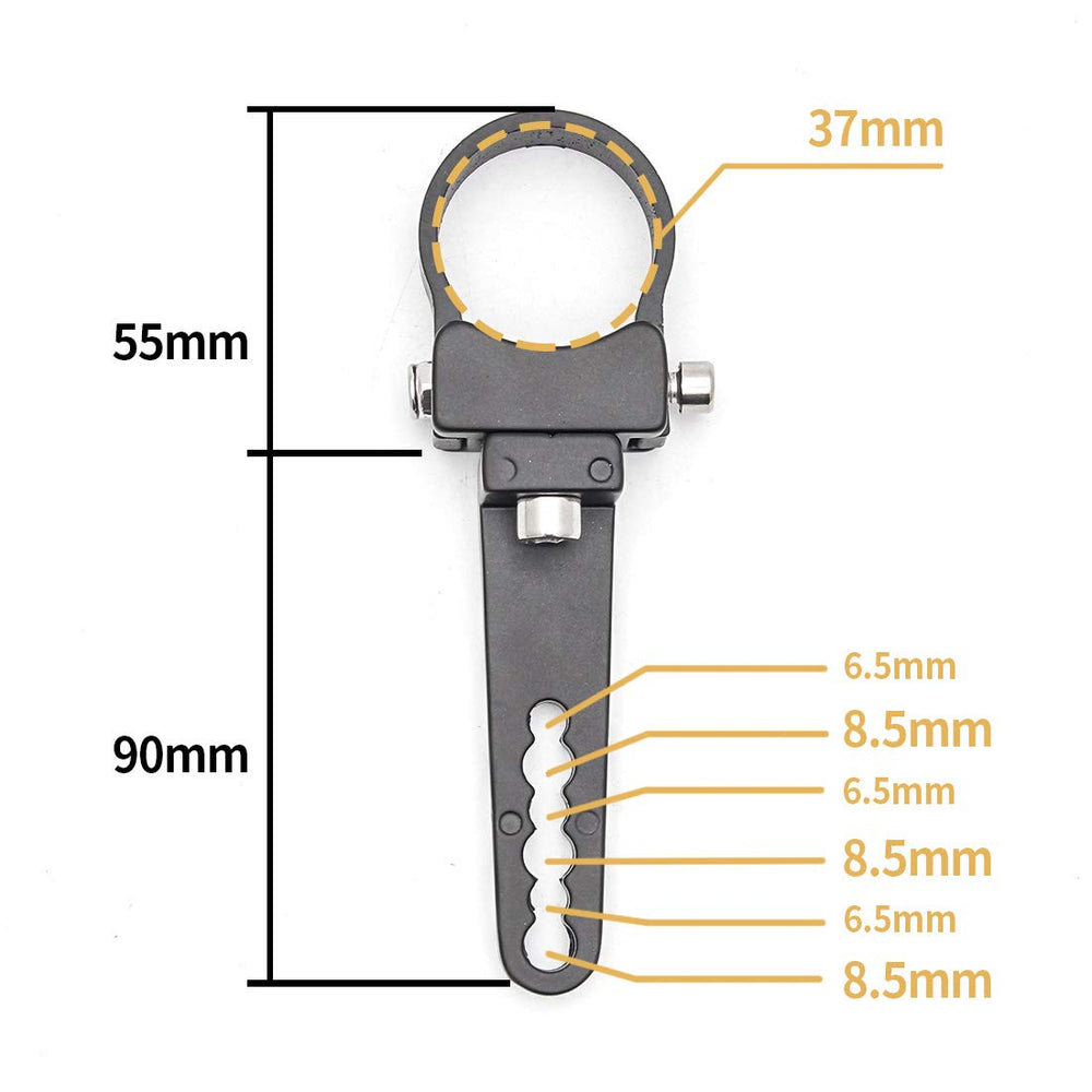 KMFCDAE auxiliary-light mount on a roof rack for better overhead illumination.