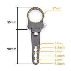 KMFCDAE auxiliary-light mount on a roof rack for better overhead illumination.