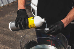 Koch-Chemie Rapid Rinseless Wash dilution demonstrates ultra-efficient mixing with minimal water.