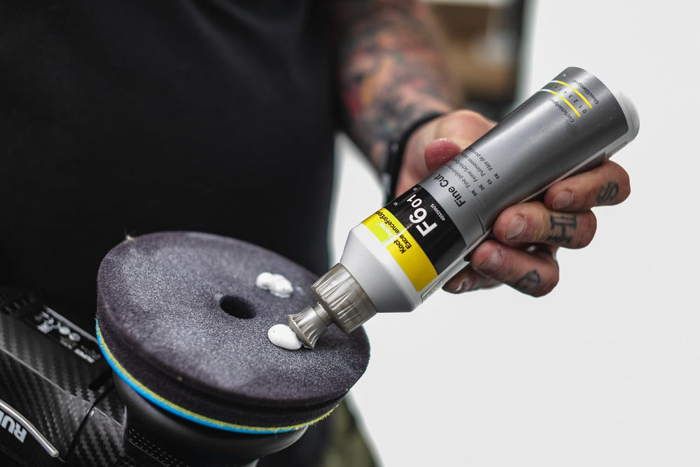 KOCHCHEMIE refinishes a weathered panel to restore color