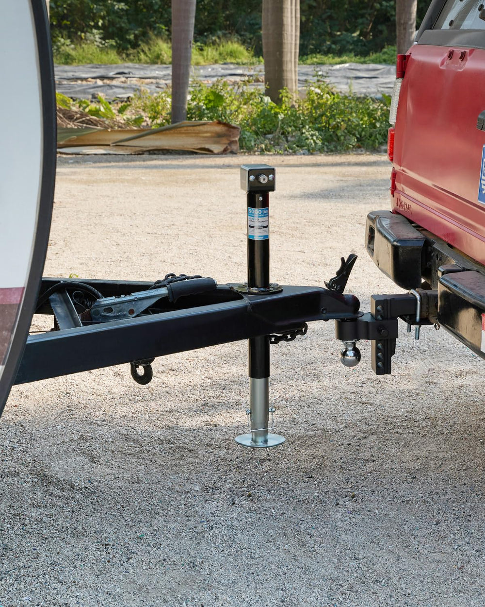 Sturdy foot plate stabilizes the trailer on varied terrain.